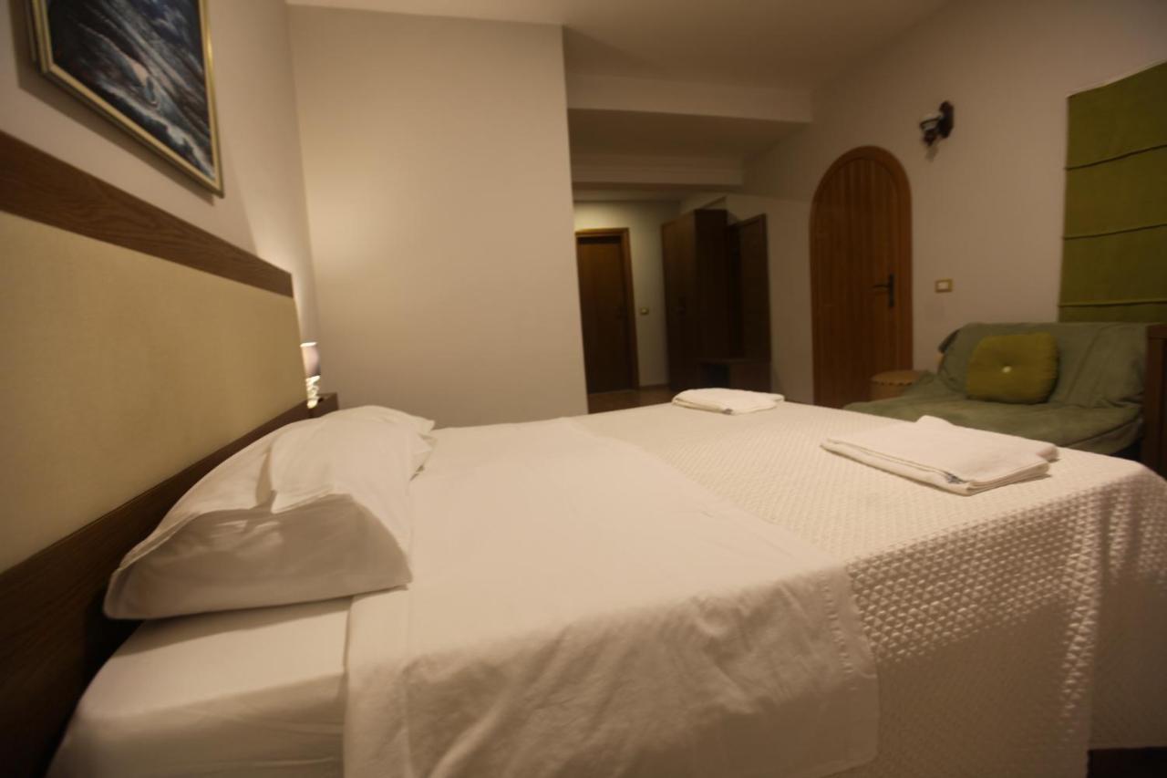 Hotel Sofo Dukat ภายนอก รูปภาพ