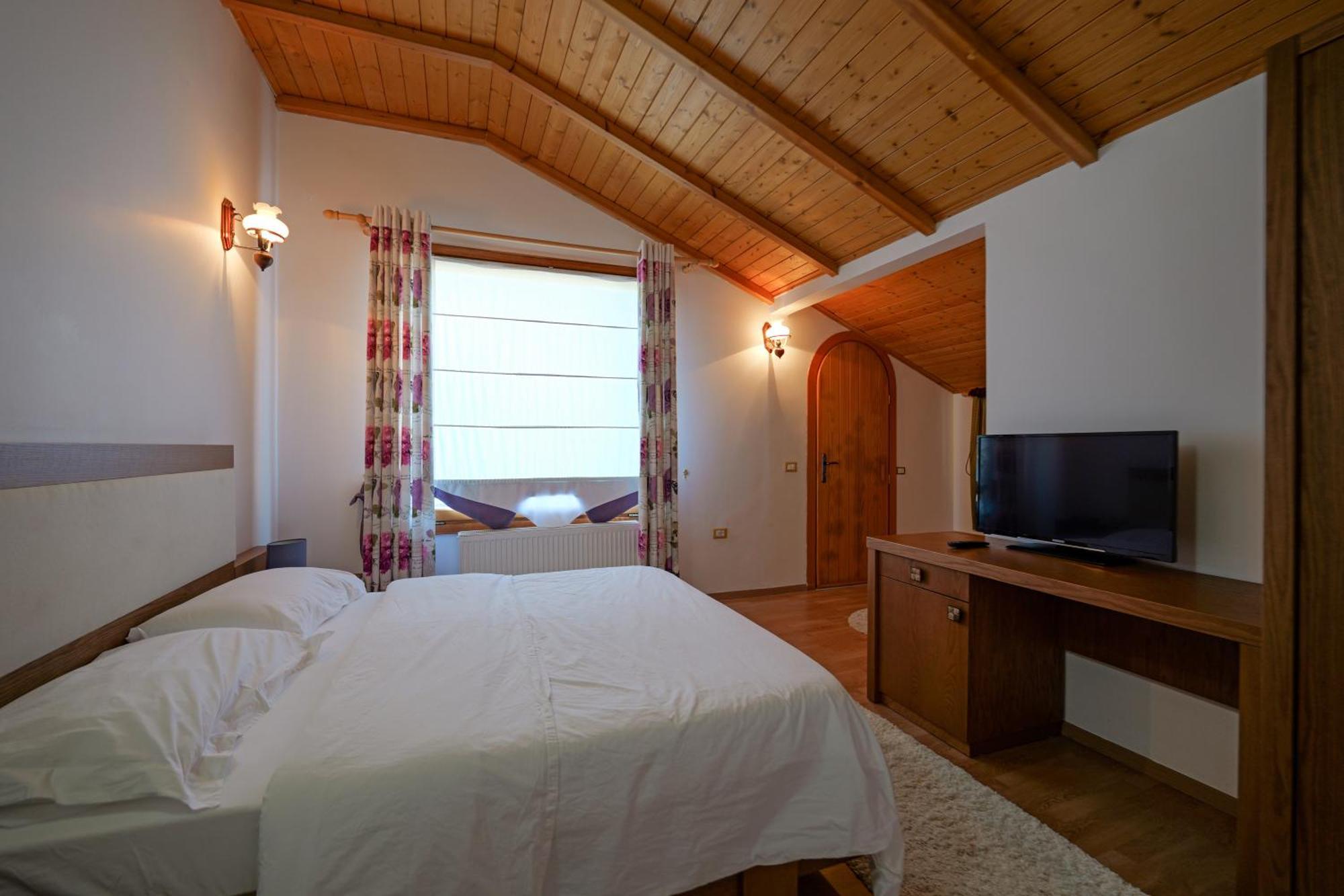 Hotel Sofo Dukat ภายนอก รูปภาพ